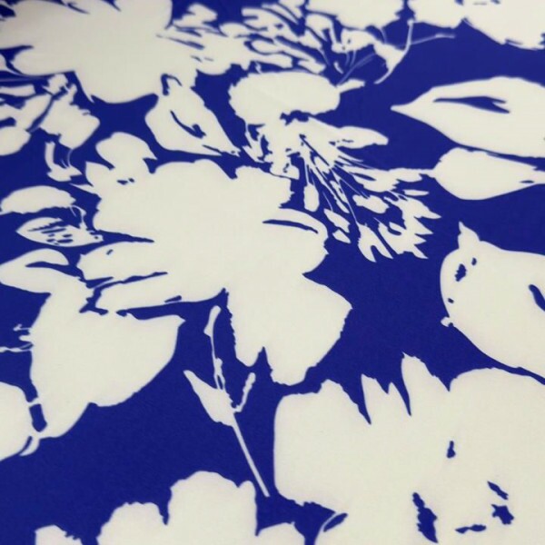 Cetim Belíve Fundo Azul Bic Floral Nude