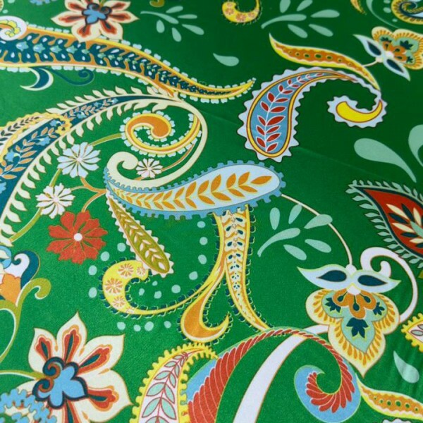 Cetim Belíve Paisley Fundo Verde