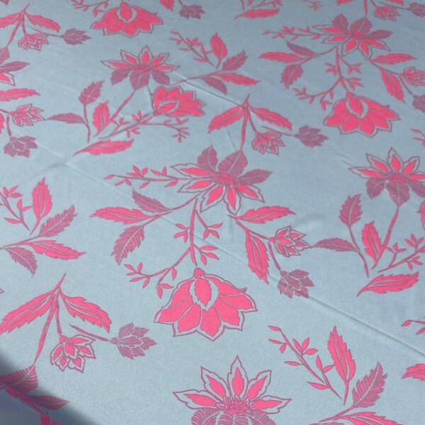 Cetim Belíve Fundo Azul Bebê Floral Rosa