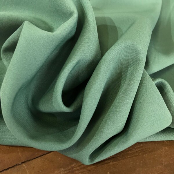 Alfaiataria Crepe Carolina Tropical Verde Musgo