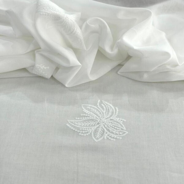 Bordado Brenda Branco