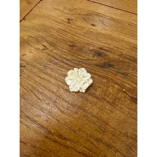 Botão flor madre pérola