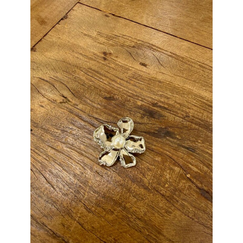 Botão cromado com strass G