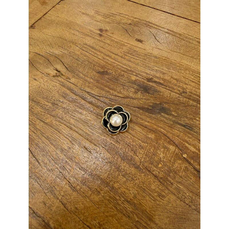 Botão Camélia Preta Tam 28