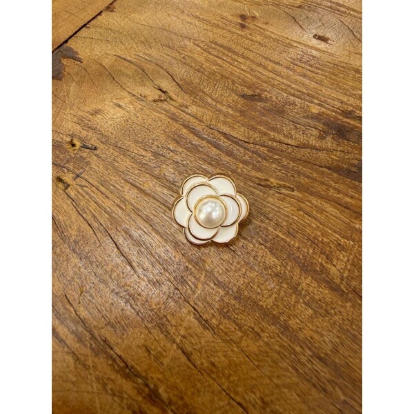 Botão Camélia Off White Tam 34