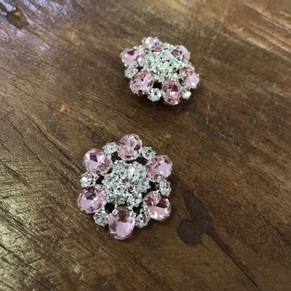 Botão Flor Pedraria com Strass  Prata e Rosa