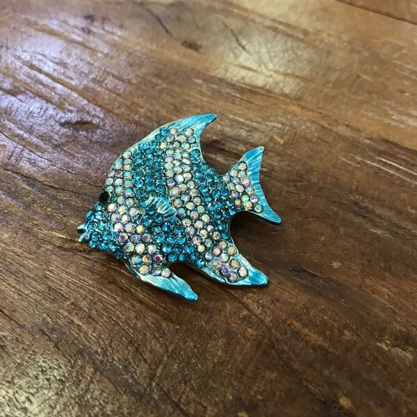Broche Peixe com Strass Azul