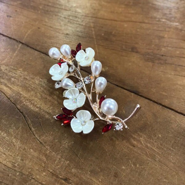 Broche Flor Japonesa Off White com Pérolas