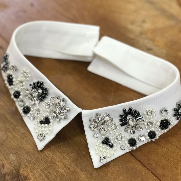 Gola Off White com Pedrarias