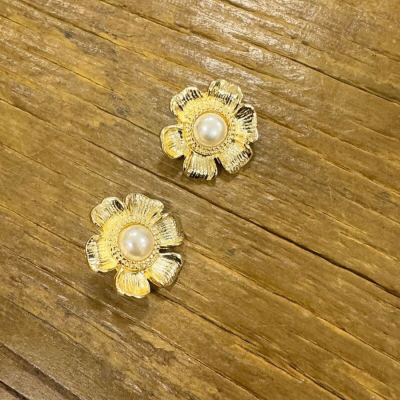 Botão de Metal de Flor Dourada Miolo c/ Pérola