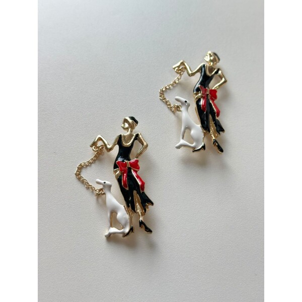 Broche madame com cachorro