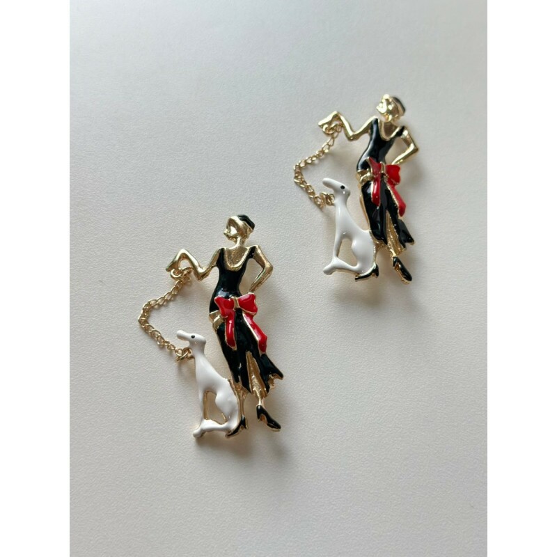 Broche madame com cachorro