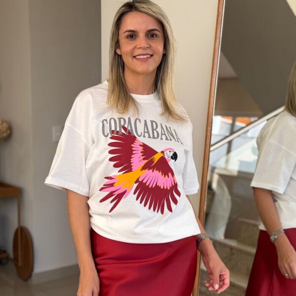 Camiseta Branca G Estampa Arara Copacabana