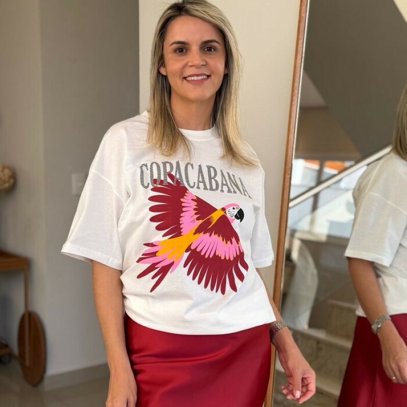 Camiseta Branca G Estampa Arara Copacabana Camiseta Branca G Estampa Arara Copacabana
