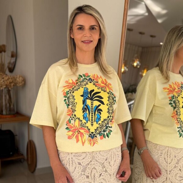 Camiseta Amarela G Estampa Tropical