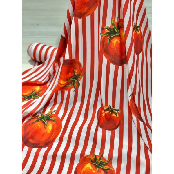 Crepe Listrado Vermelho com Tomates Crepe Listrado Vermelho com Tomates