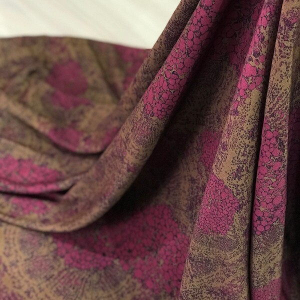 Viscose Marrom e Poá Roxo Desconstruido