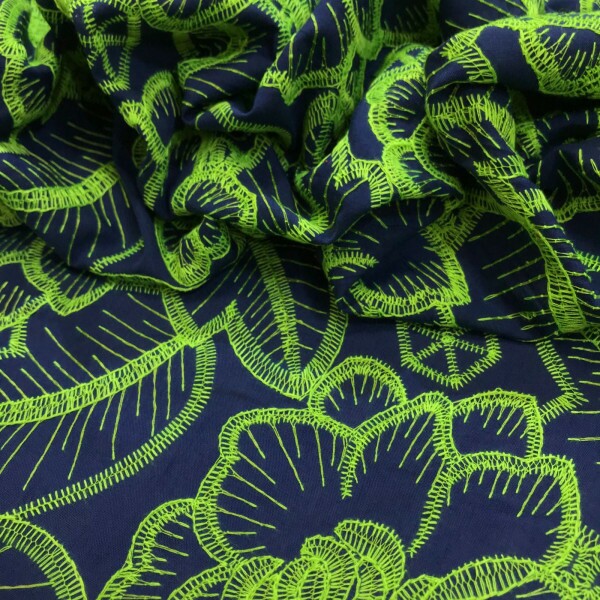 Laise Azul Marinho Bordado Verde Lima Floral
