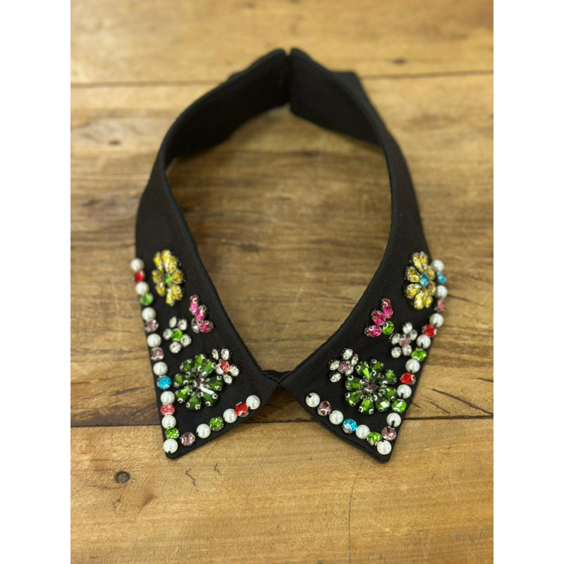 Gola Black com Bordado de Pedrarias