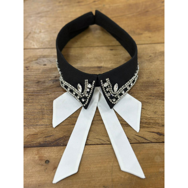 Gola Preta e Branca com Bordado de Pedrarias