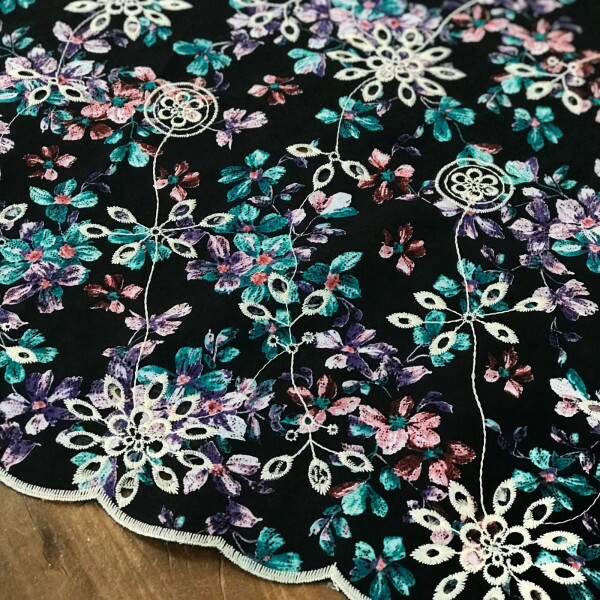 Laise Preta Bordada Liberty Estampada