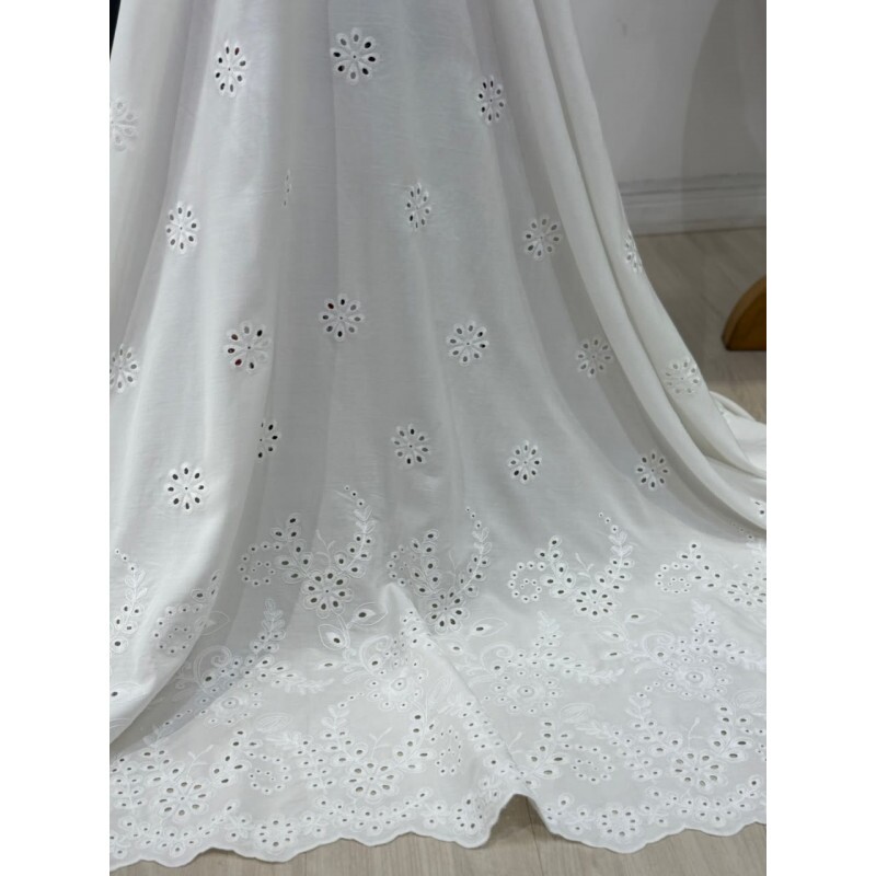 Laise off white