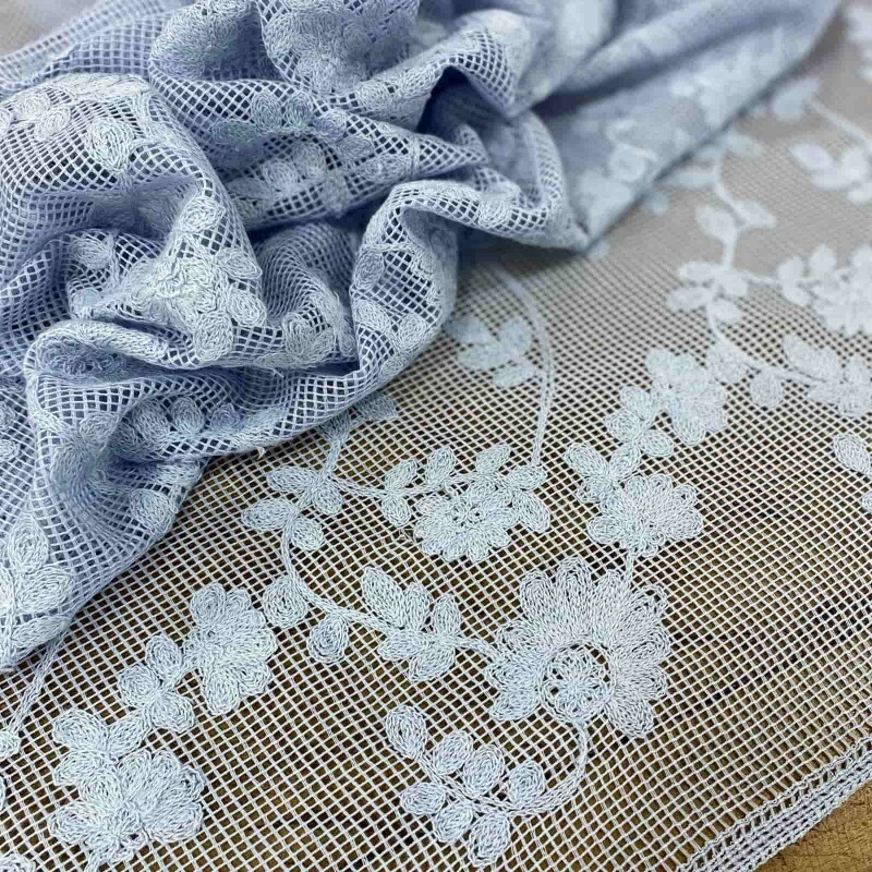 Tela Azul Bebe Floral Bordada