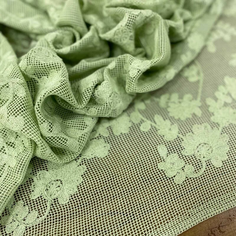 Tela Verde Chá Floral Bordada