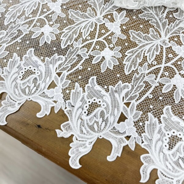 Renda Chantilly Soutache