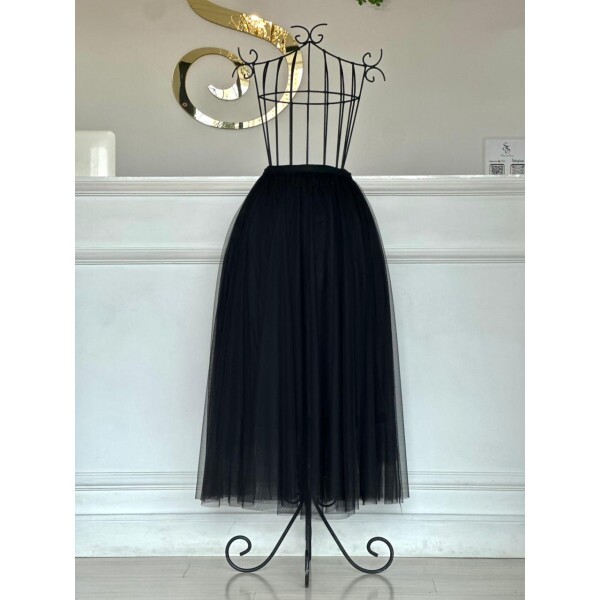Saia Midi de Tule Preto Saia Midi de Tule Preto