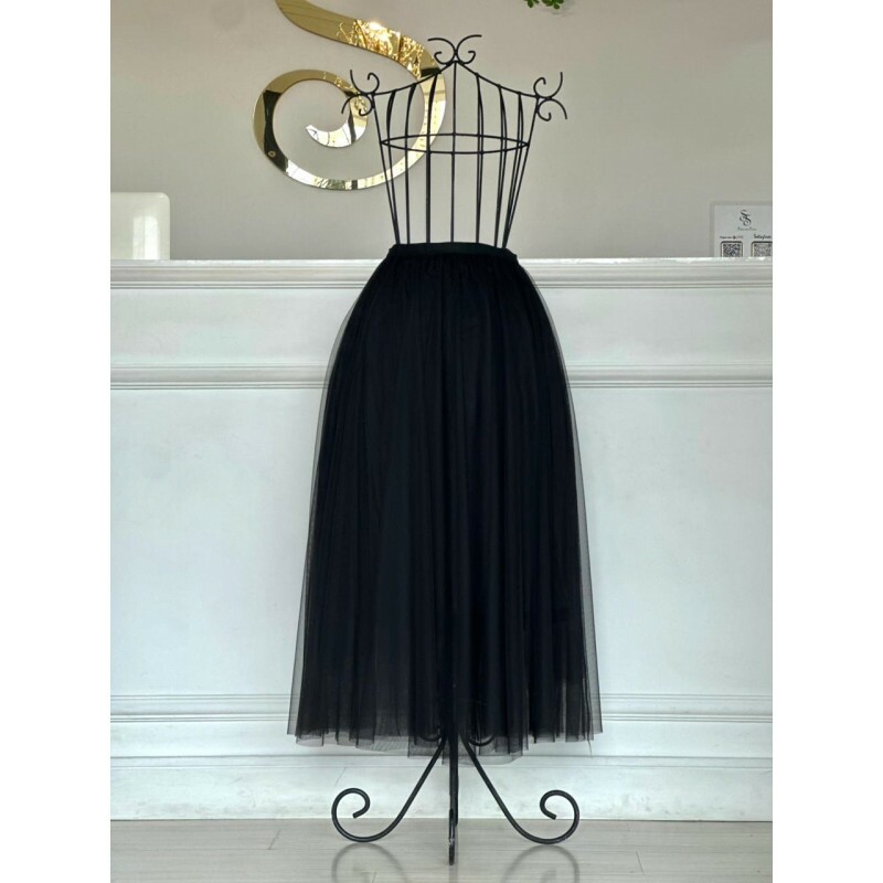 Saia Midi de Tule Preto Saia Midi de Tule Preto