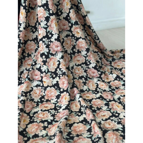 Seda Pura Rosas Fundo Preto