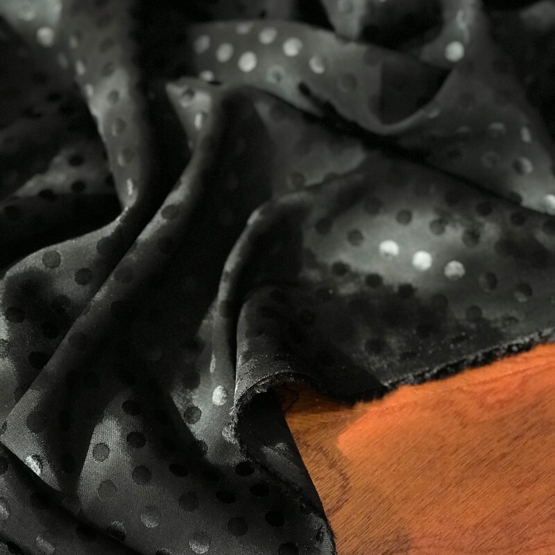 Viscose Devorê Werner Black com Poá  Viscose Devorê Werner Black com Poá